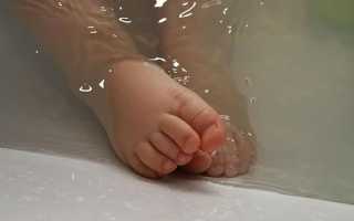 Как собрать мочу у новорожденной девочки быстро и правильно