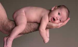 Трясется подбородок у новорожденного: причины, норма и когда обращаться к врачу