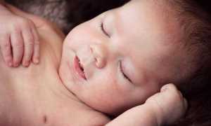 Зеленый стул у грудничка на искусственном вскармливании