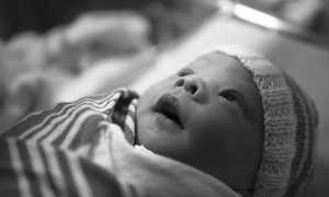 Как развивается и что умеет ребенок в 1 месяц?