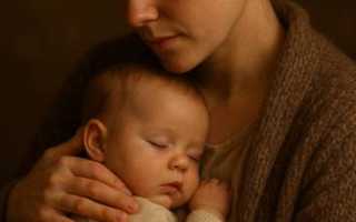 Колики у новорожденного: причины, симптомы и помощь