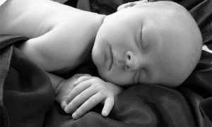 Срыгивание у новорожденных: причины, норма и когда к врачу