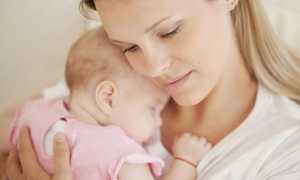 Как правильно держать новорожденного ребенка — все позы и способы