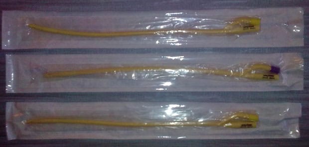 Газоотводная трубка в руках мамы