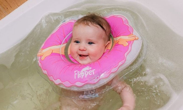 как одевать круг для купания новорожденному