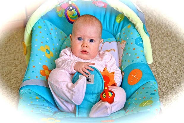 нужен ли шезлонг для новорожденных